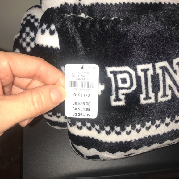 Victoria Secrets blanket - Picture 2 of 4